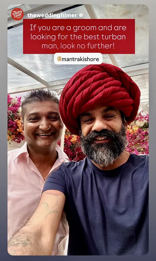 Vishal Punjabi wearing the 21-metre red turban created by Mantra Kishore